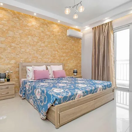 דירה 5- Luxury In The Part Of Rhodes! עיר רודוס